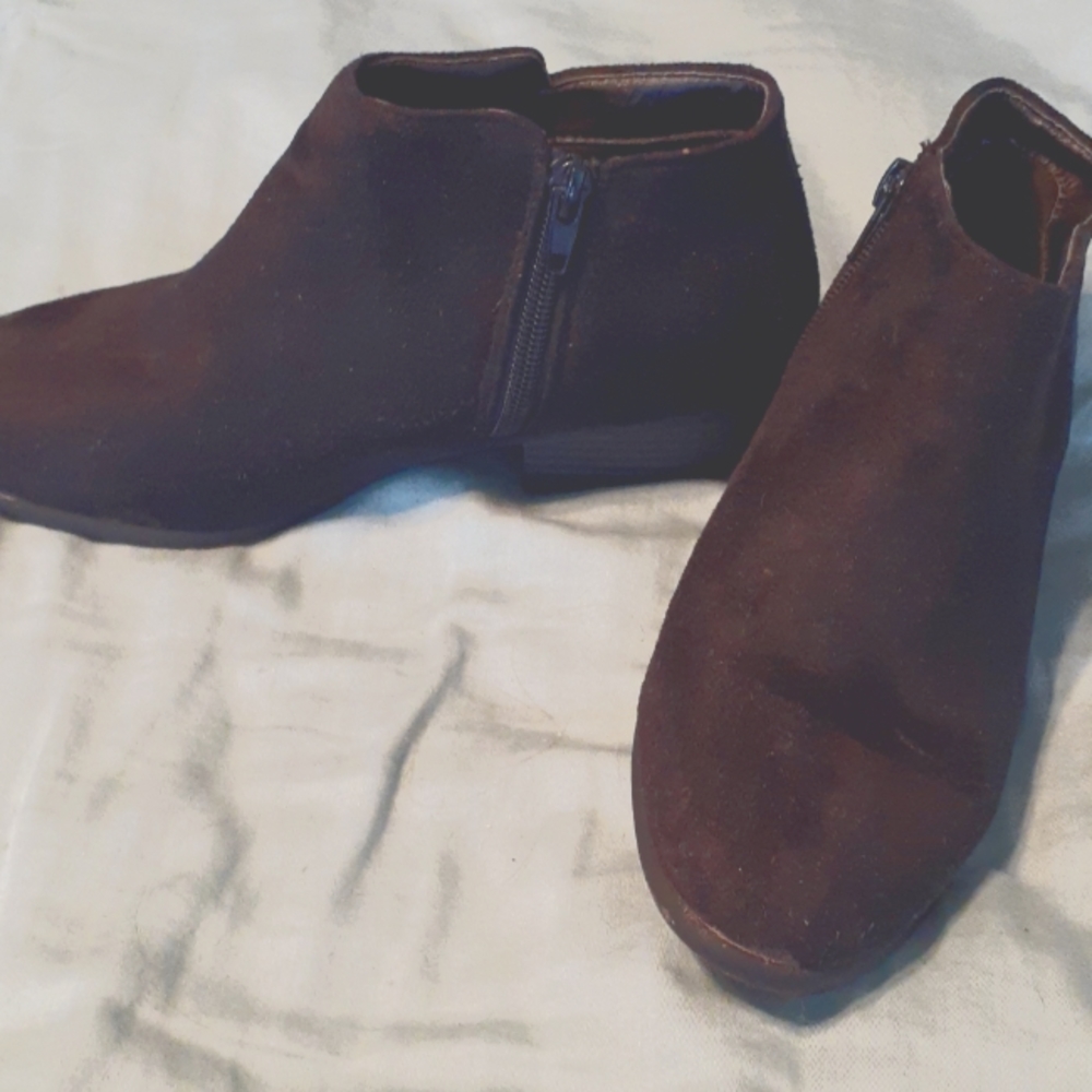Refresh side zip black velvet boots, sz 5 1/2